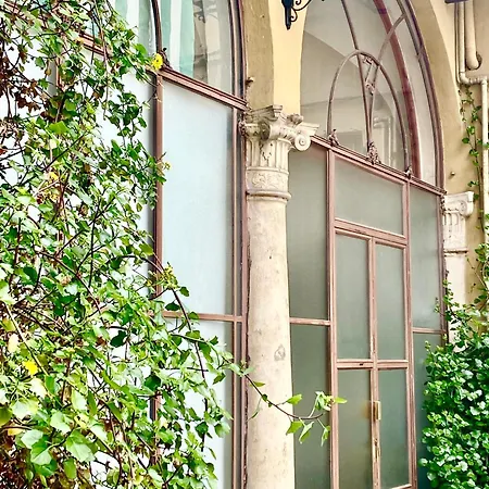 Cozy Corner In Center *