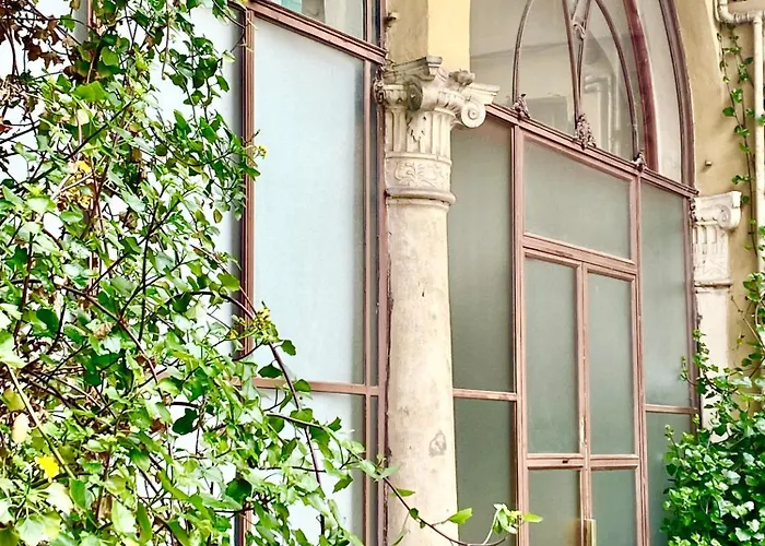 Cozy Corner In Center *